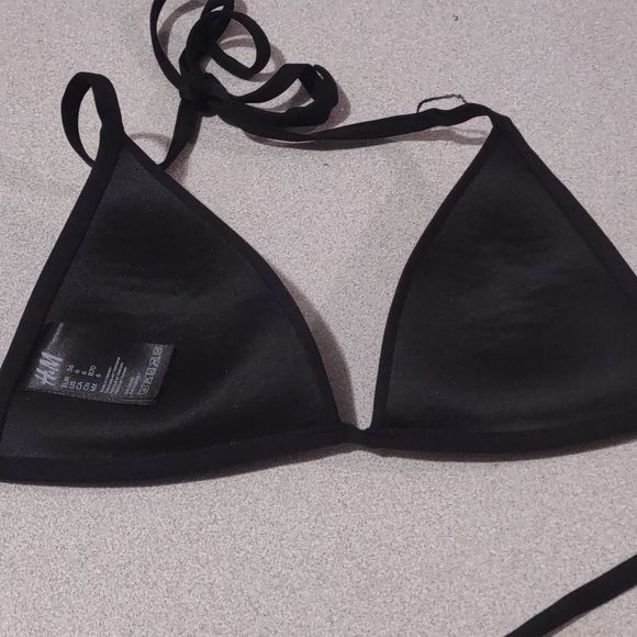 H&M Women's Black Scrunched Triangle Bikini Swimsuit Top Size 6 - Picture 3 of 5